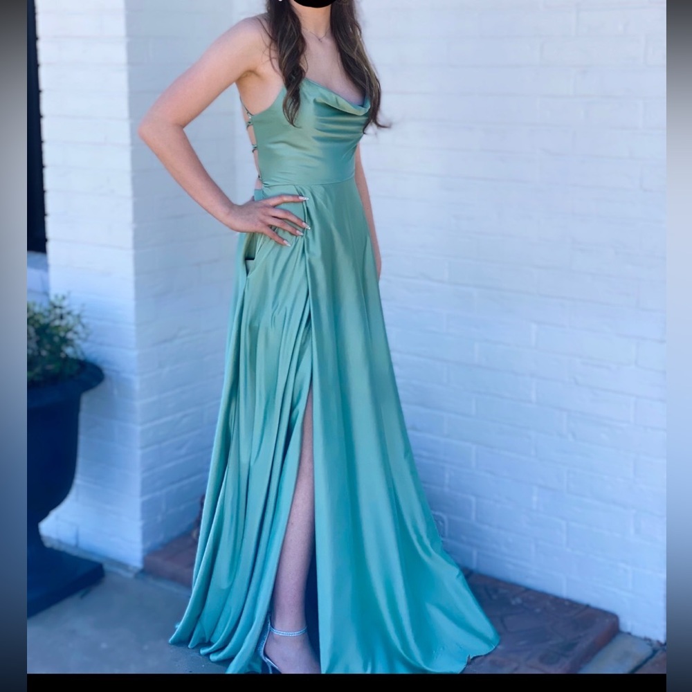 i’m selling my prom dress from last year. only wore once and no stains or tears.